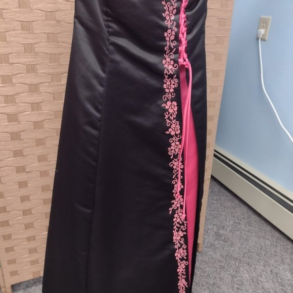 Debut, Black and Pink formal dress - Picture 2 of 4